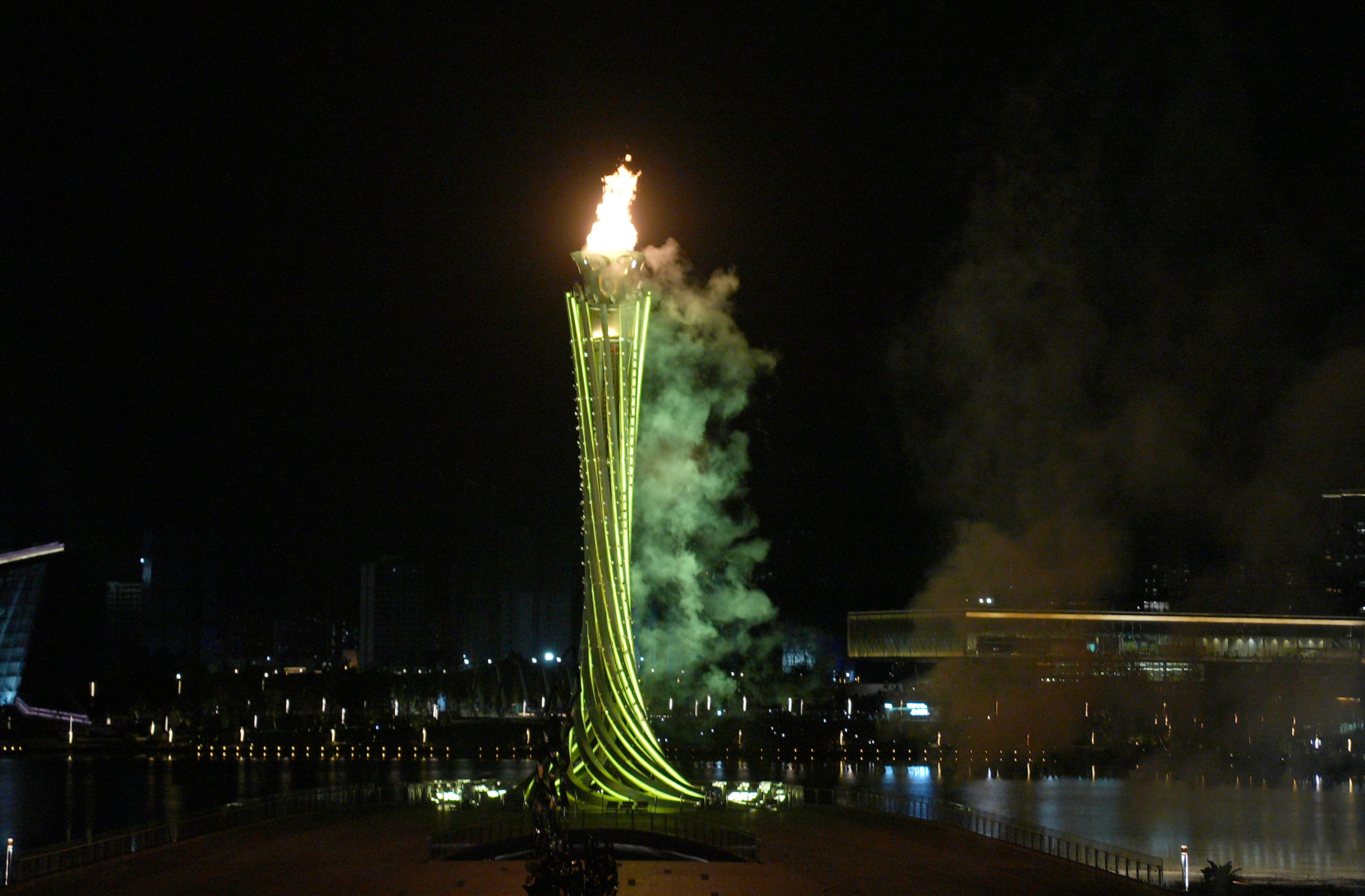 成都大运会开幕现场音|蓉火点燃大运会主火炬塔