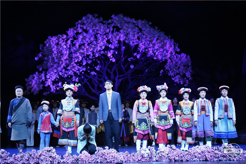 《无极五平台首页_“春绿陇原·建党百年”百场百部文艺展演丨音乐剧《达玛花开》感动金城》