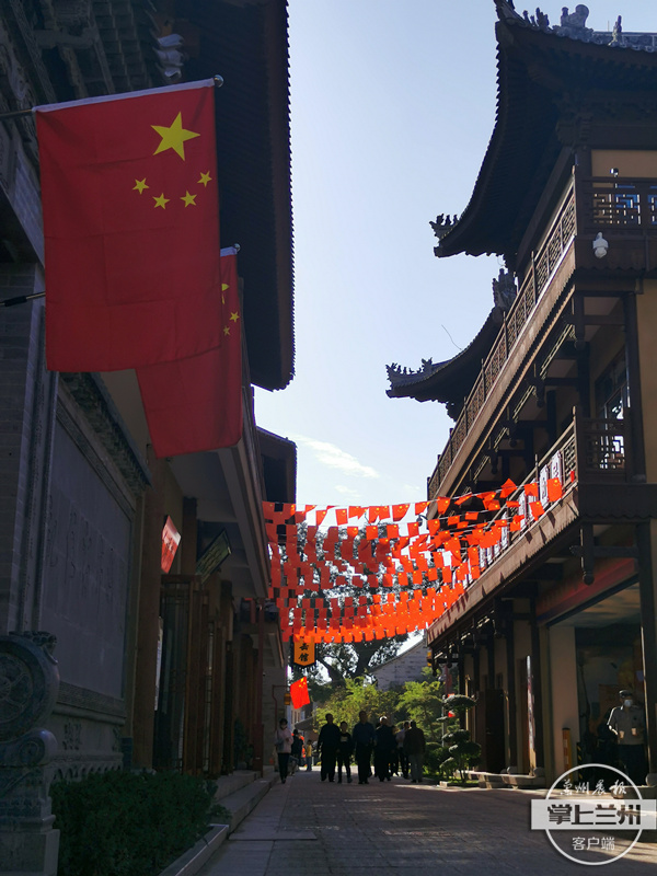 國慶節(jié)首日 天水西關(guān)古城迎來“開門紅(10136405)-20211001201702.jpg 國慶節(jié)首日 天水西關(guān)古城迎來“開門紅(10136405)-20211001201702.jpg