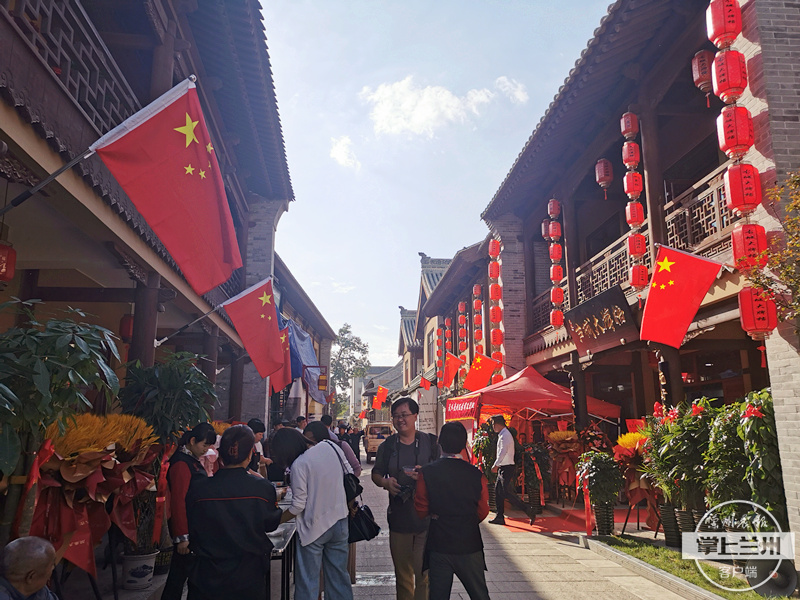 國慶節(jié)首日 天水西關(guān)古城迎來“開門紅(10136395)-20211001201359.jpg 國慶節(jié)首日 天水西關(guān)古城迎來“開門紅(10136395)-20211001201359.jpg