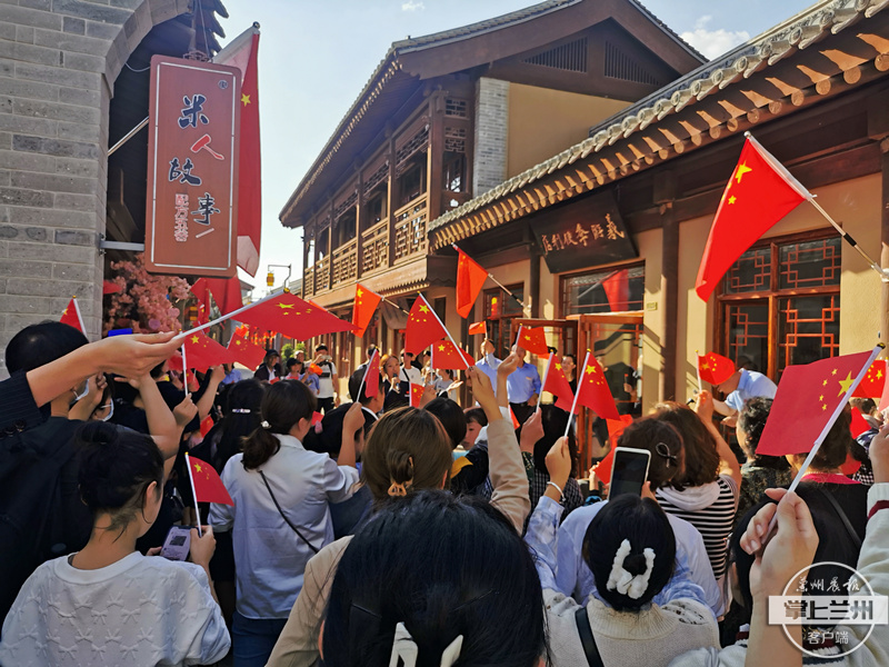 國慶節(jié)首日 天水西關(guān)古城迎來“開門紅(10136399)-20211001201418.jpg 國慶節(jié)首日 天水西關(guān)古城迎來“開門紅(10136399)-20211001201418.jpg