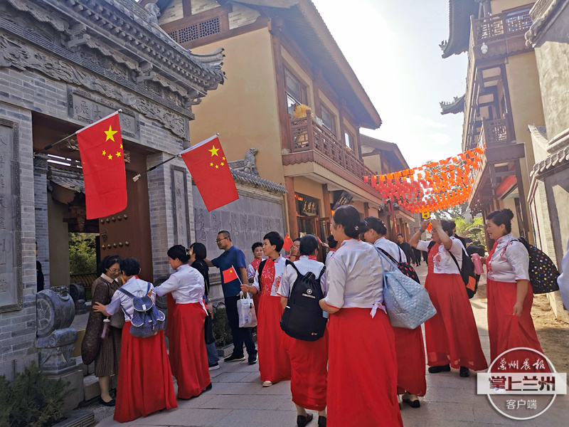 國慶節(jié)首日 天水西關(guān)古城迎來“開門紅(10136403)-20211001201648.jpg 國慶節(jié)首日 天水西關(guān)古城迎來“開門紅(10136403)-20211001201648.jpg