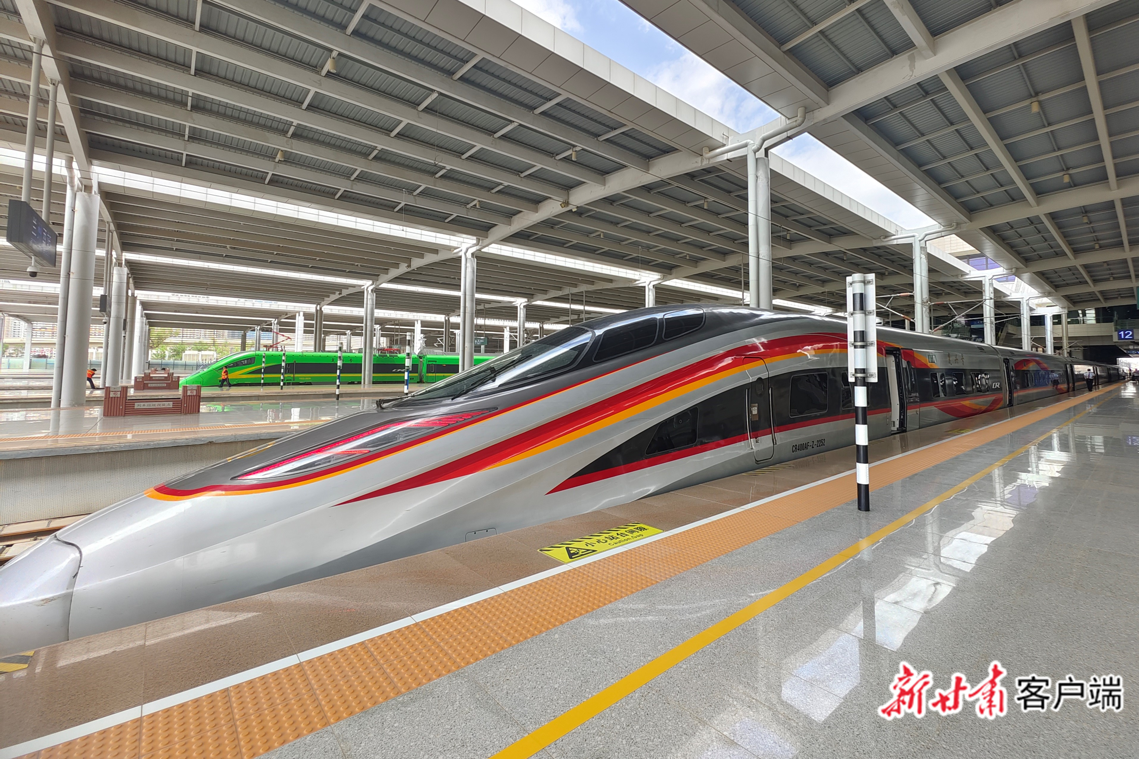 新款复兴号动车组首次亮相甘肃