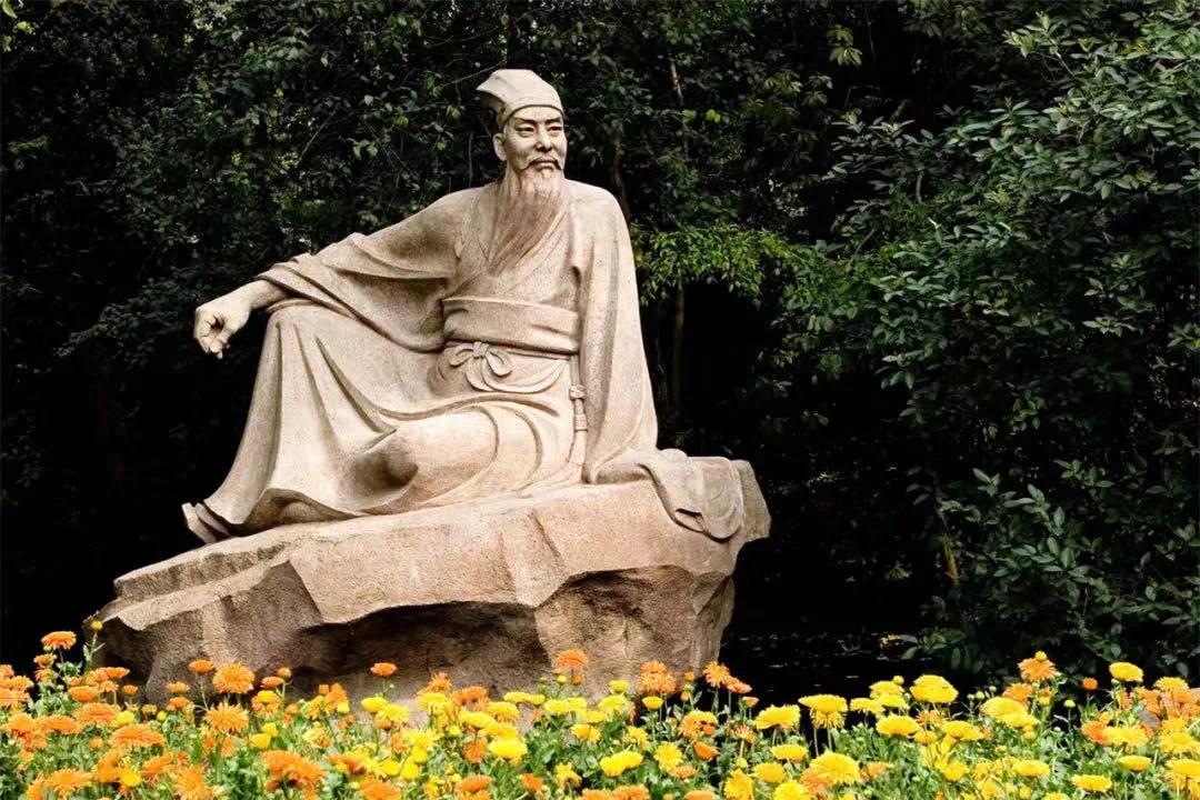 眉山三苏祠 苏轼像一直坚持梳头的陆游到了晚年80多岁时发现白发中