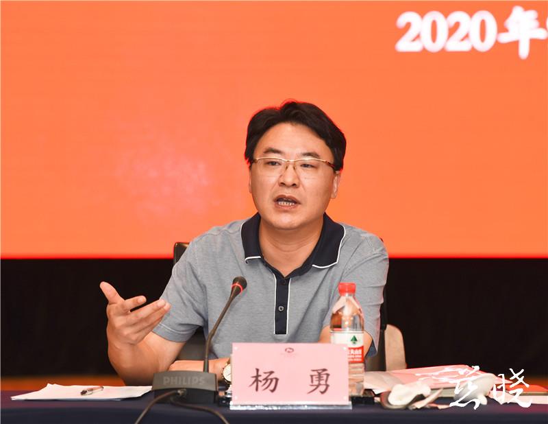 杨勇在市委财经委员会第十一次会议上强调 紧盯"大好高" 奋力"争抢拼"